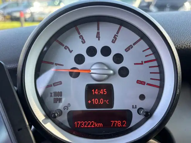 Mini Hatch view 14