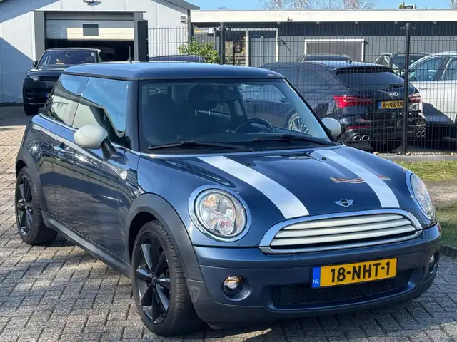 Mini Hatch view 3