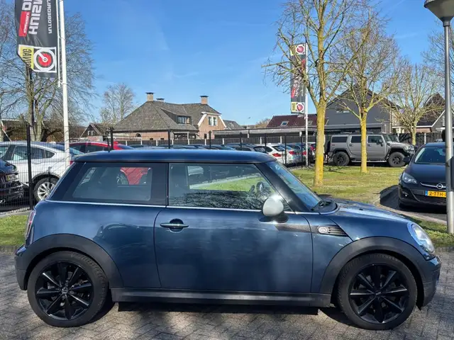 Mini Hatch view 4