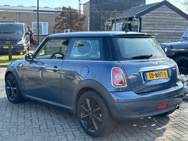 Mini Hatch view 7
