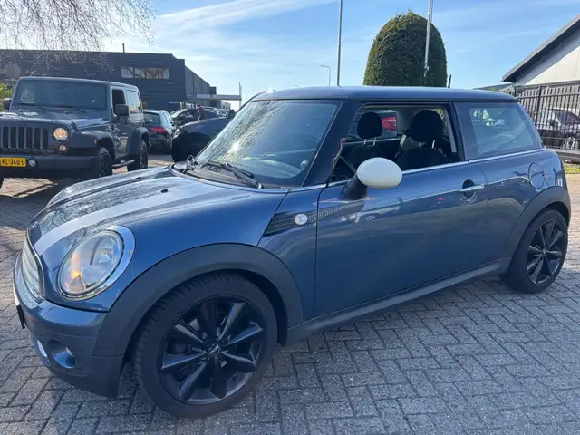 Mini Hatch view 8