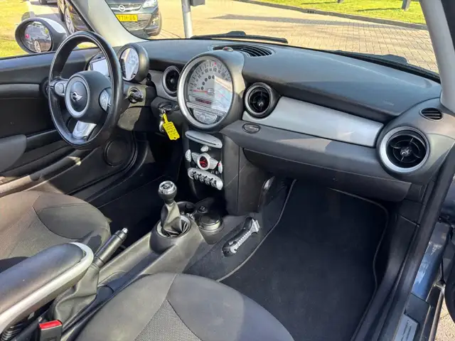 Mini Hatch view 9