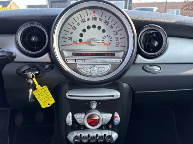 Mini Hatch view 13