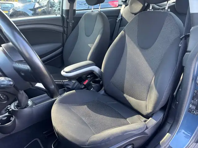 Mini Hatch view 11