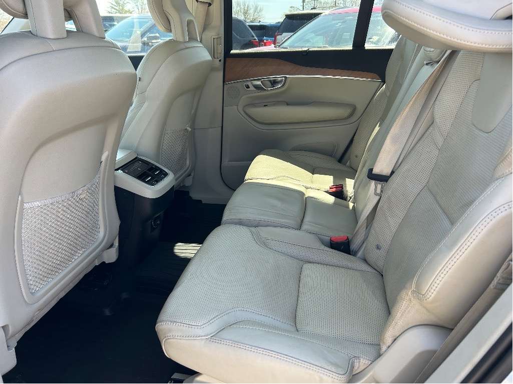 2018 Volvo XC90 T6, 7 PASSENGER, AWD, SUNROOF, HEATED LEATHER! thumb 14
