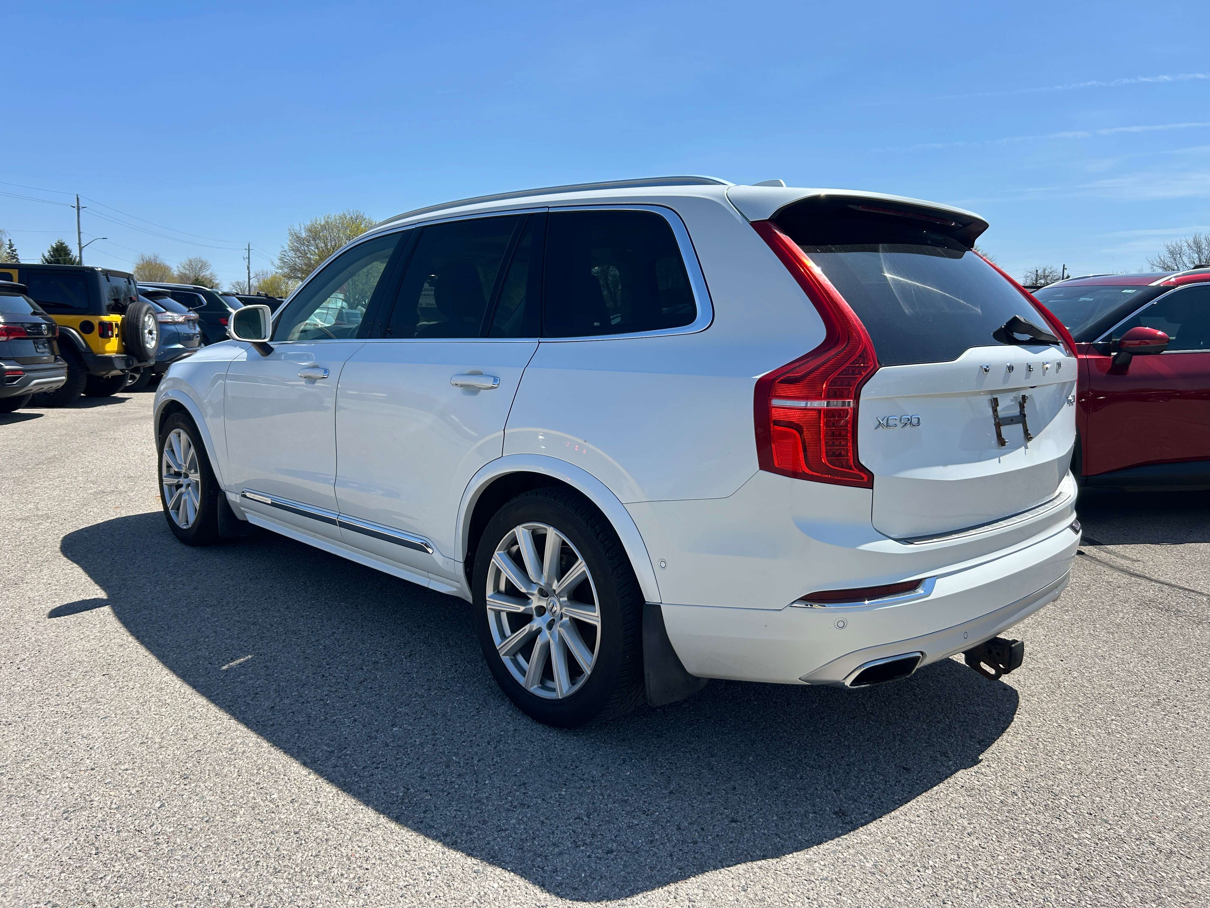 2018 Volvo XC90 T6, 7 PASSENGER, AWD, SUNROOF, HEATED LEATHER! alt 4