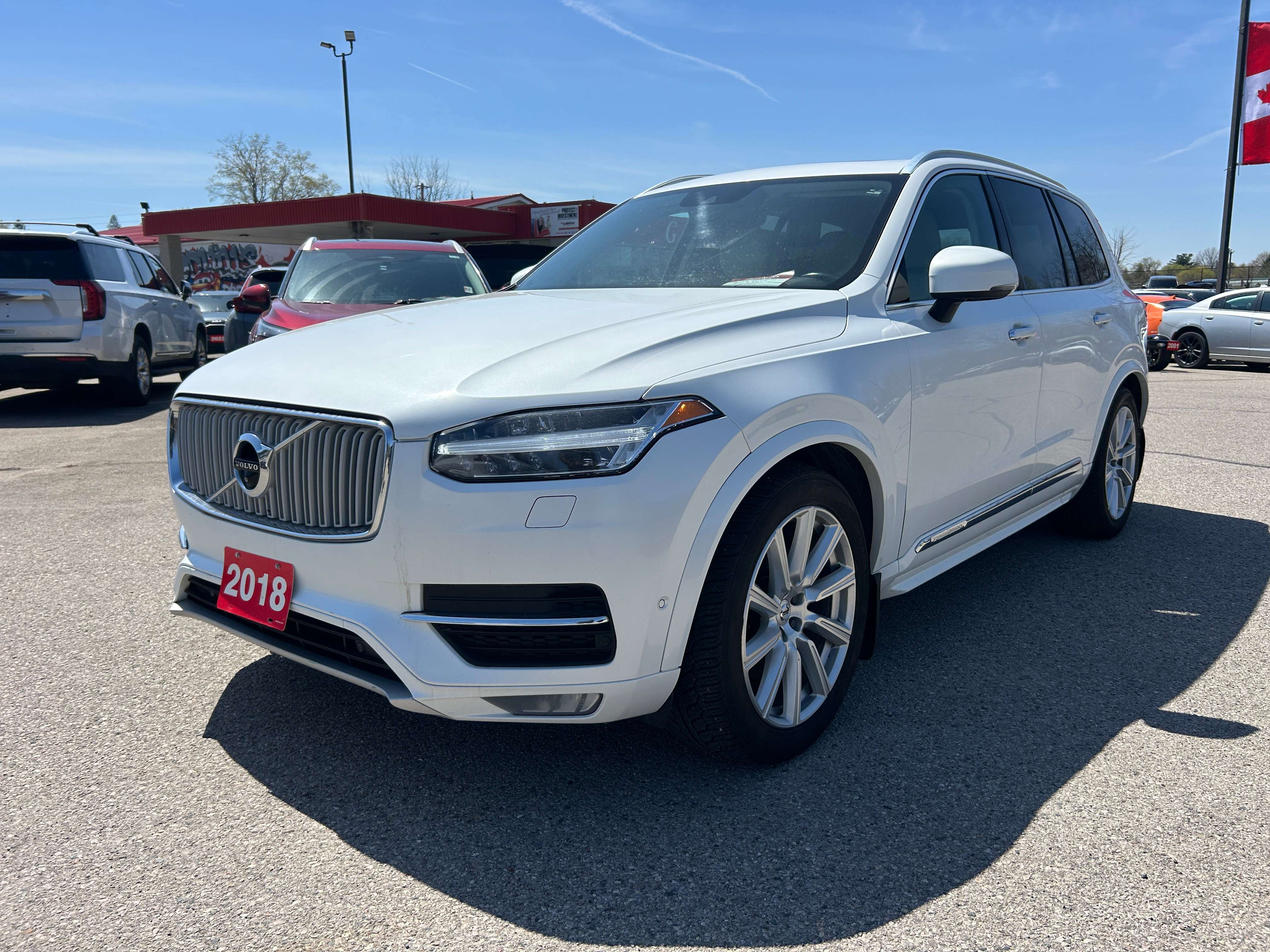 2018 Volvo XC90 T6, 7 PASSENGER, AWD, SUNROOF, HEATED LEATHER! alt 2