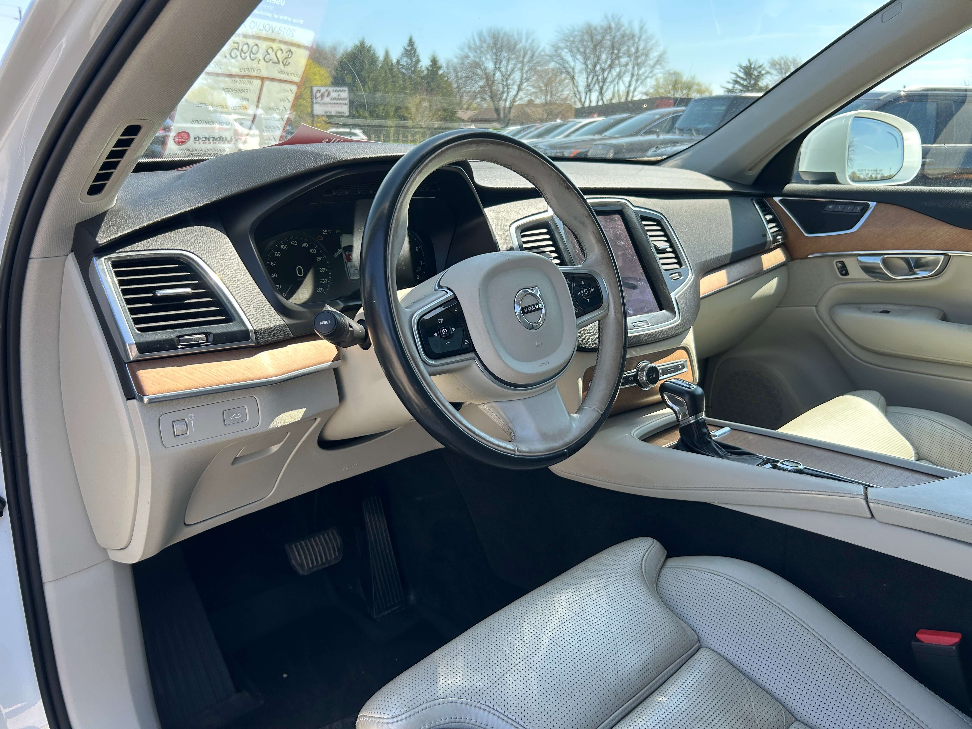 2018 Volvo XC90 T6, 7 PASSENGER, AWD, SUNROOF, HEATED LEATHER! thumb 11