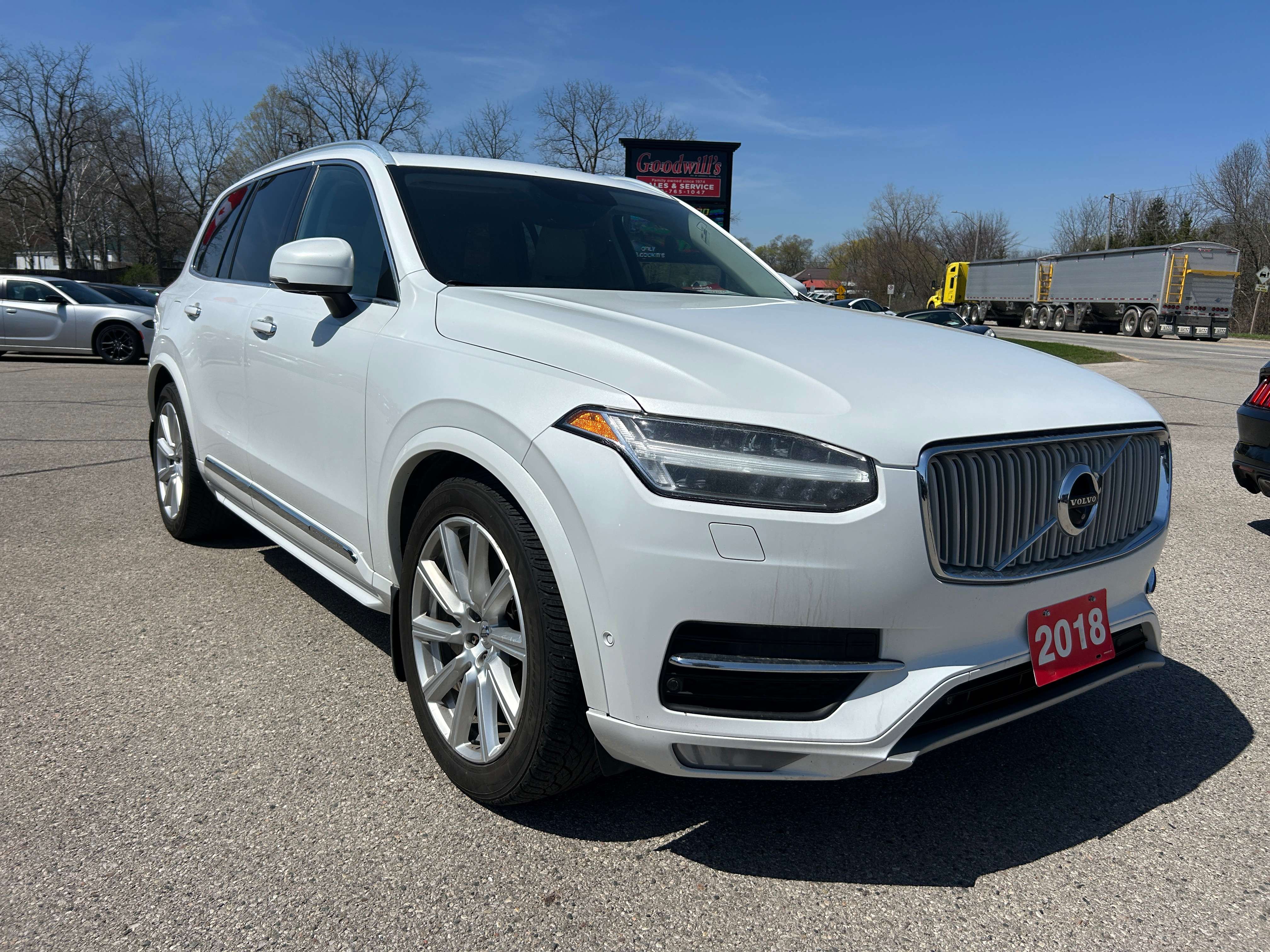 2018 Volvo XC90 T6, 7 PASSENGER, AWD, SUNROOF, HEATED LEATHER! thumb 8