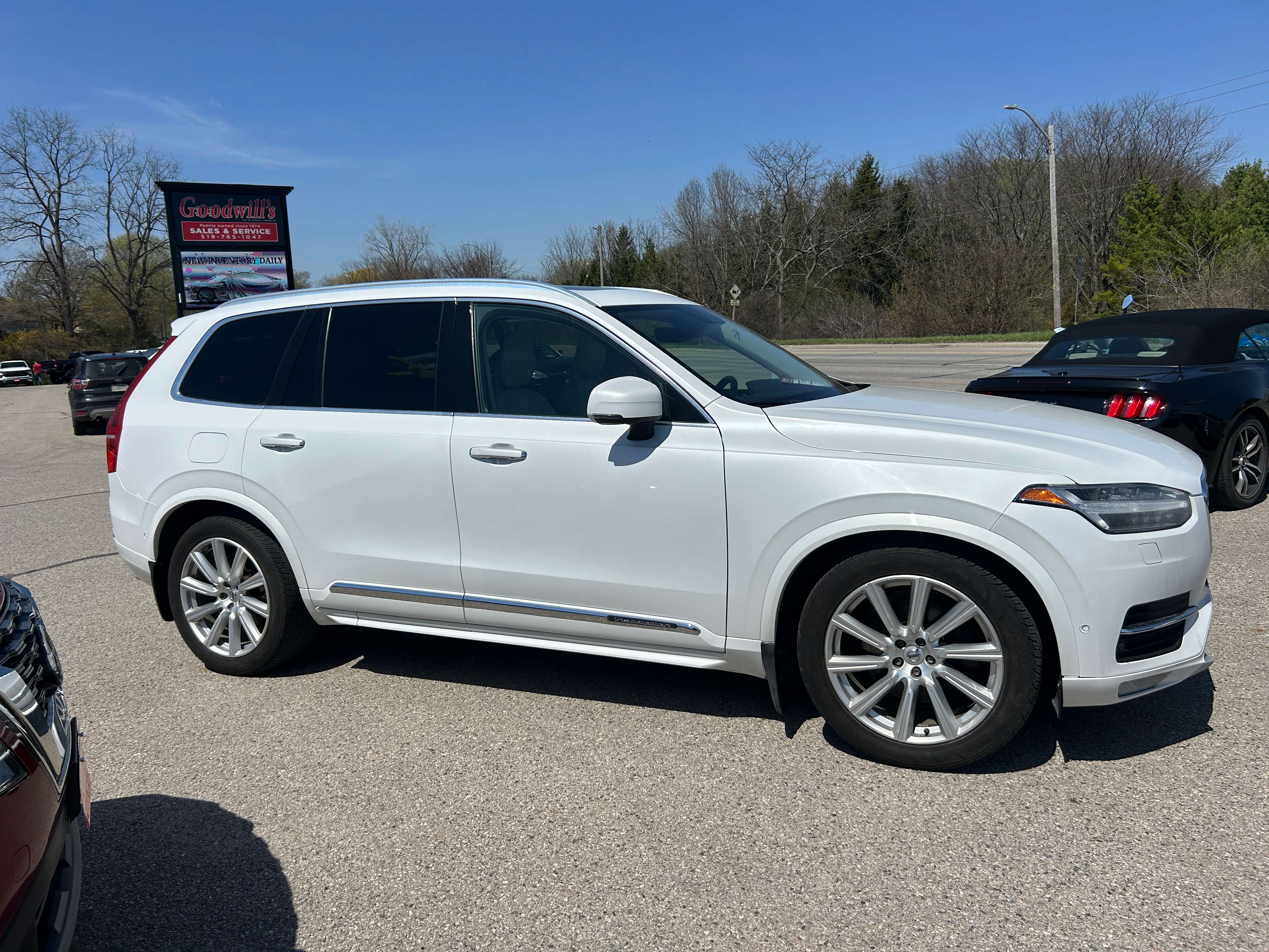 2018 Volvo XC90 T6, 7 PASSENGER, AWD, SUNROOF, HEATED LEATHER! thumb 7