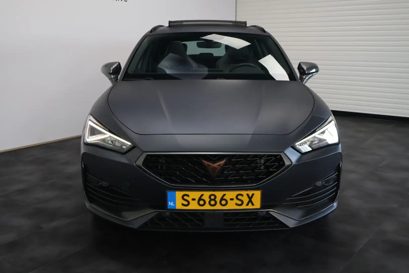 CUPRA Leon Sportstourer 1.4 e-Hybrid Copper VZ Performance | Negro - 2