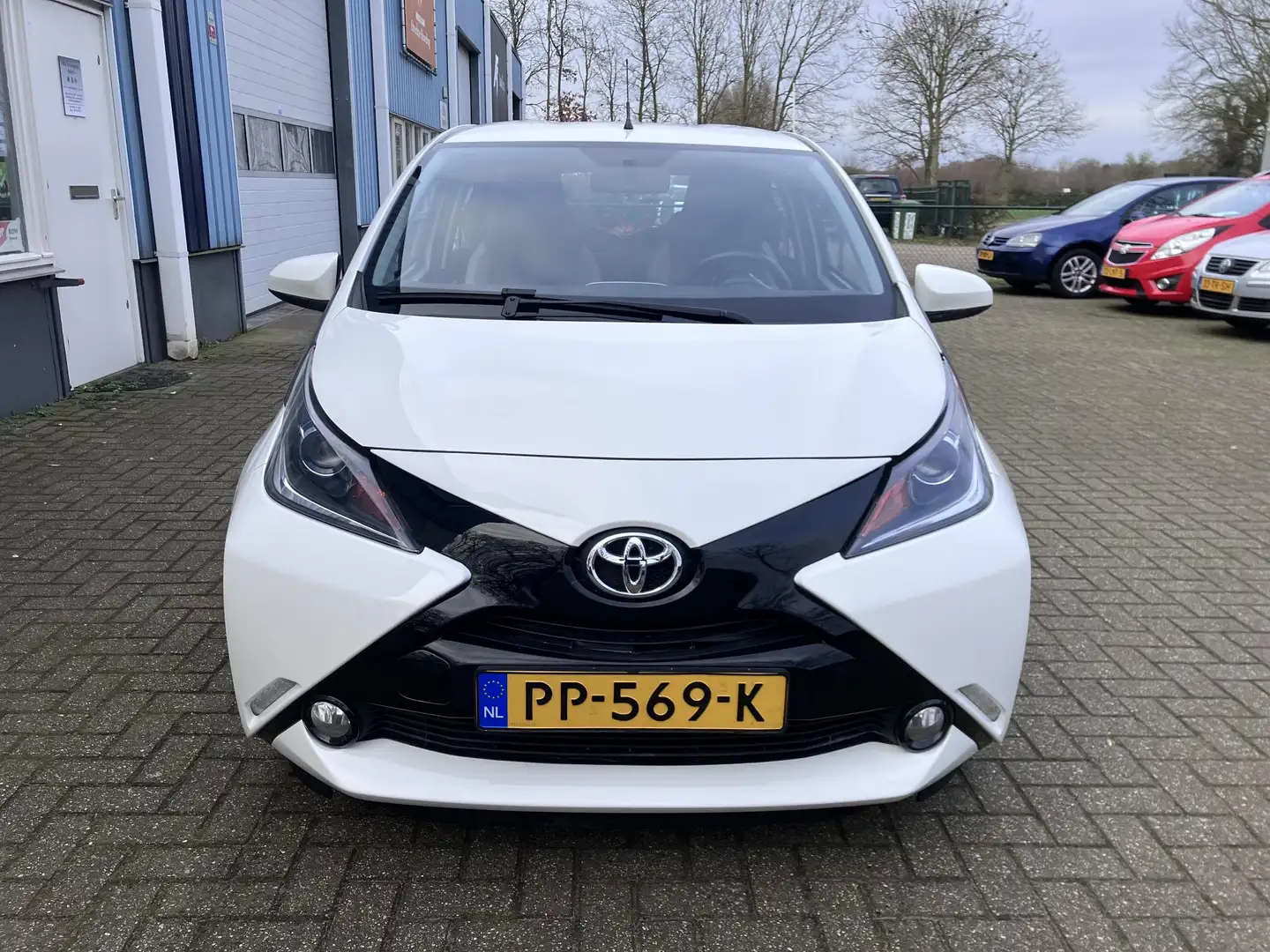 Toyota Aygo 1.0 VVT-i x-play Navi Camera Led Blanc - 2