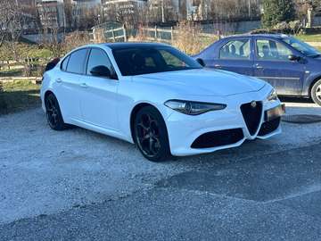 Giulia 2.2 210 ch AT8 Q4 Veloce