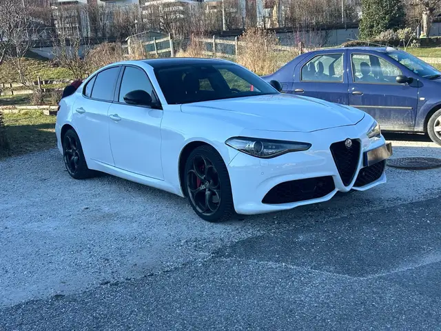 Alfa Romeo Giulia Giulia 2.2 210 ch AT8 Q4 Veloce