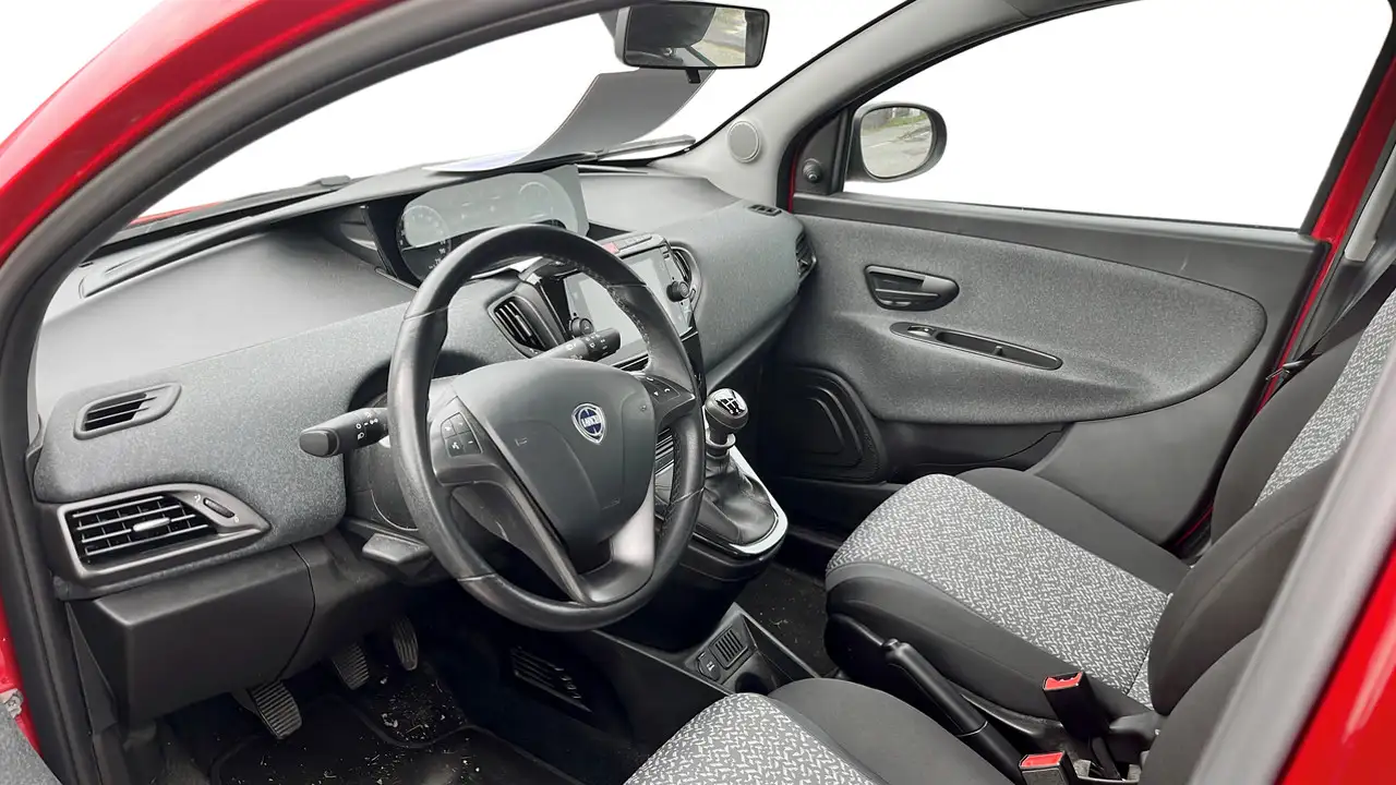 Lancia Ypsilon 2023 — фото 10