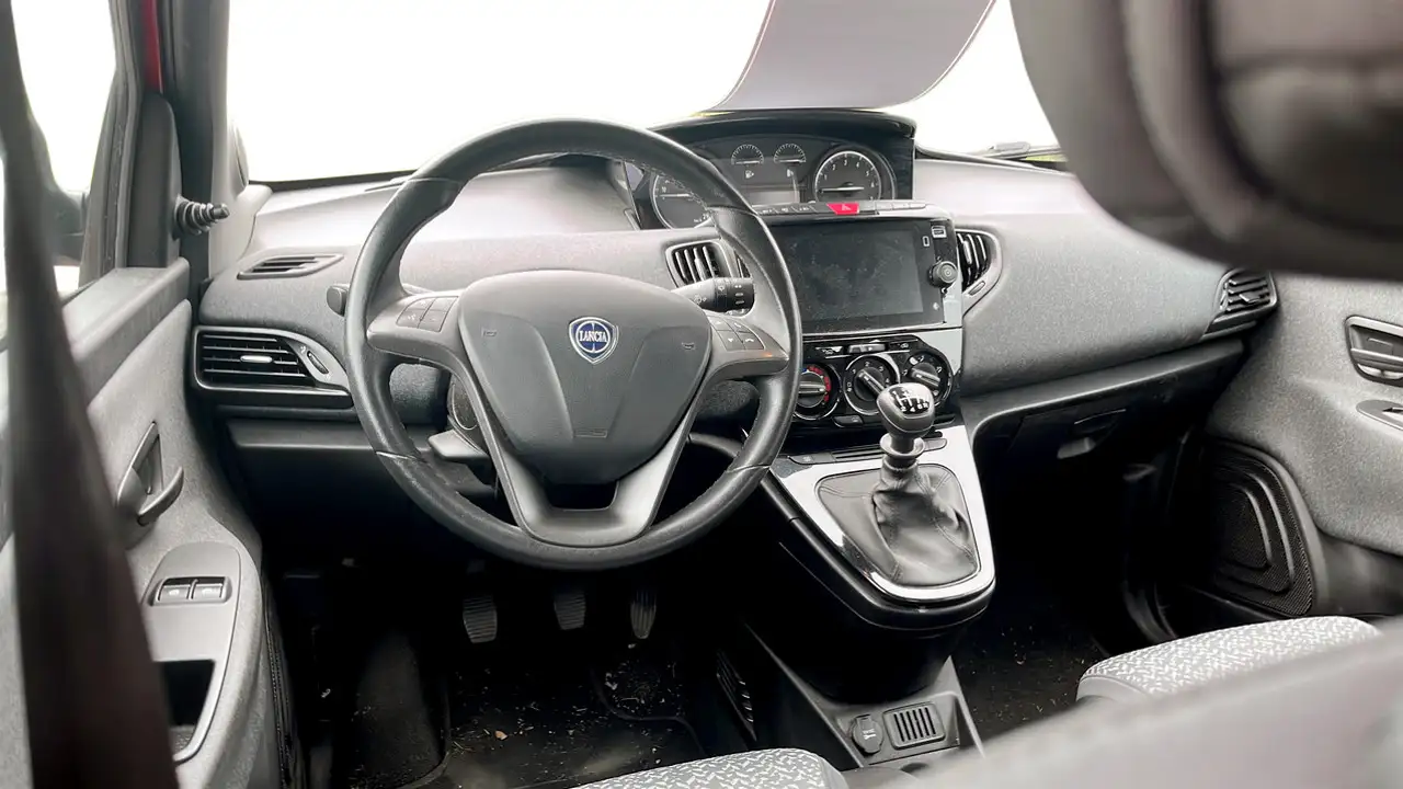 Lancia Ypsilon 2023 — фото 13