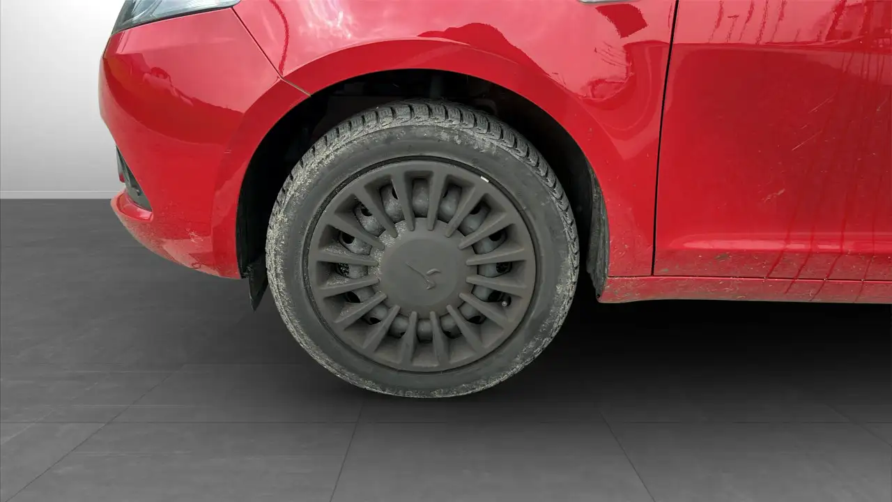 Lancia Ypsilon 2023 — фото 9