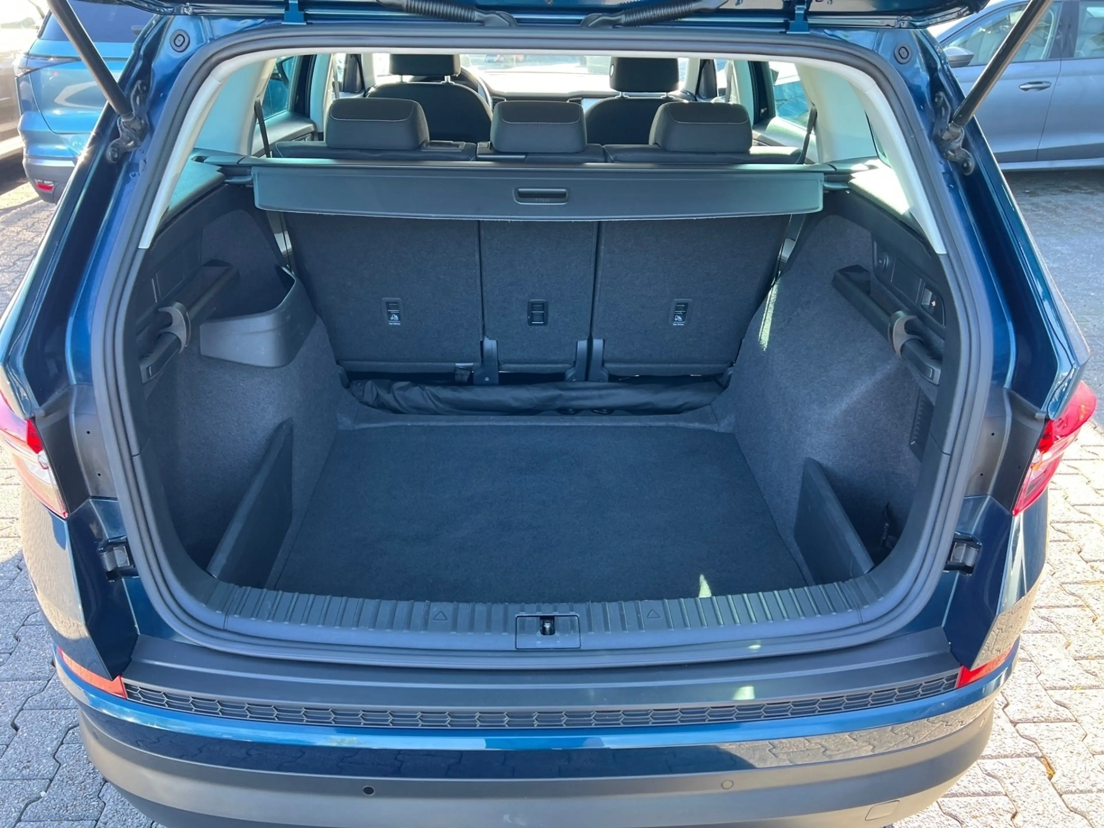 Skoda Kodiaq 2.0 TDI DSG 110kW Ambition *AHK*PDC*NAV* — photo 14