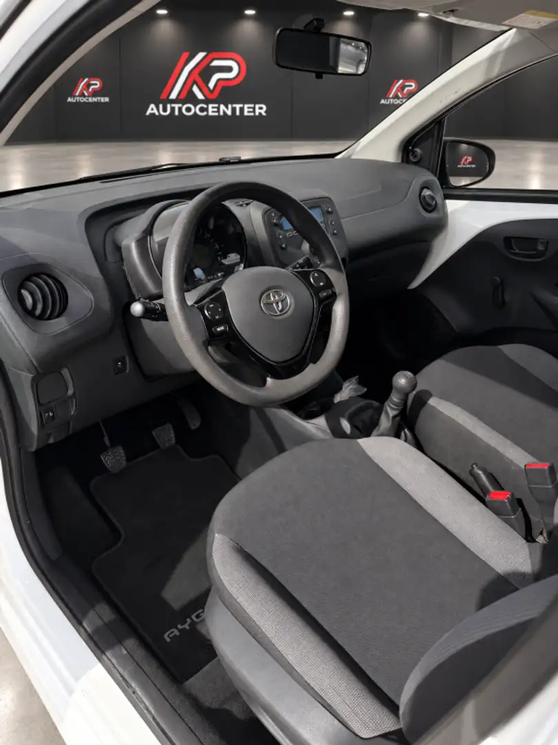 Toyota Aygo 70 x-play Blanco - 2
