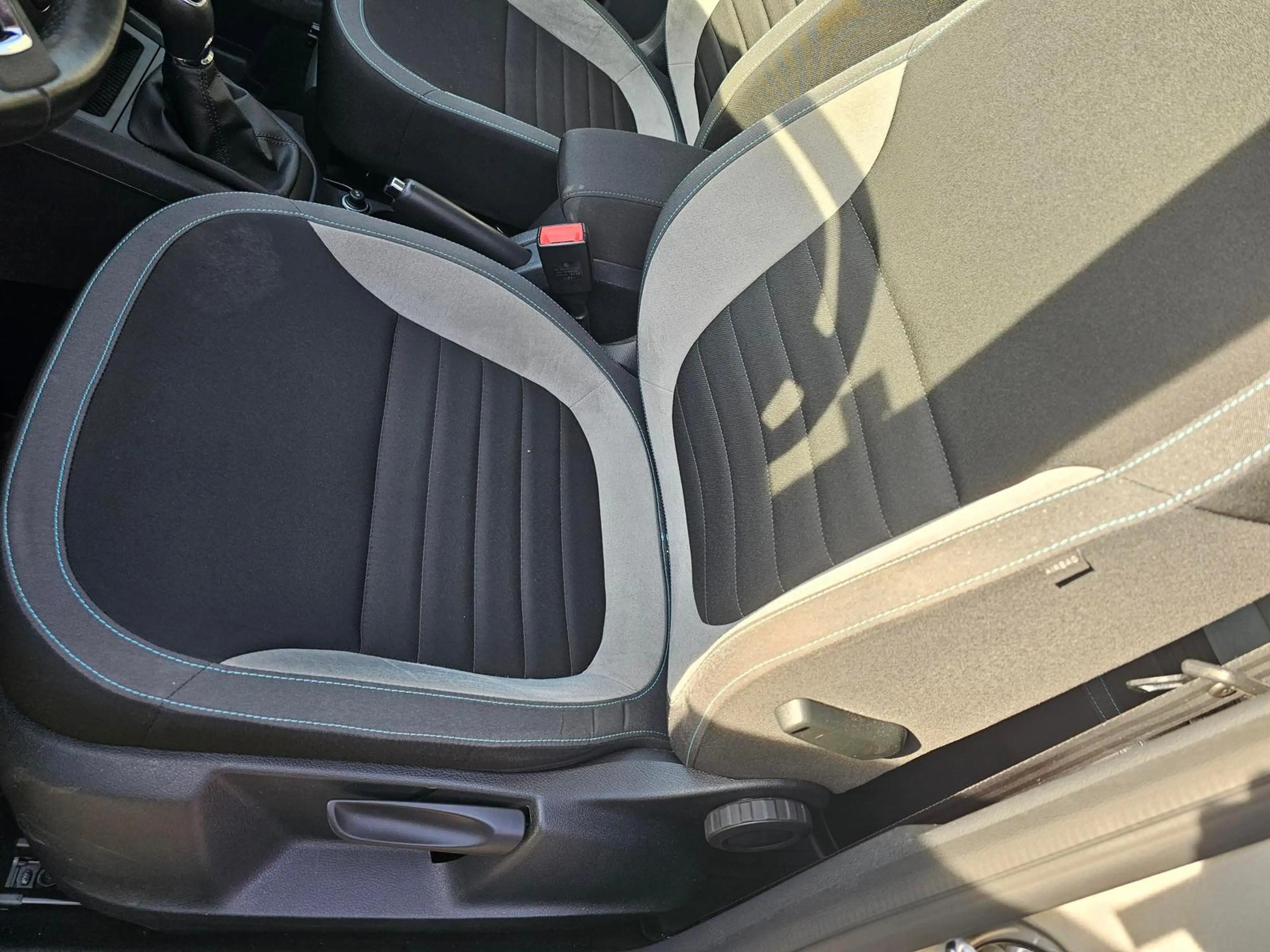 Skoda Yeti 1.2 TSI JOY+Bi-XENON+CLIMATRONIC+ALU+1.HAND — photo 12