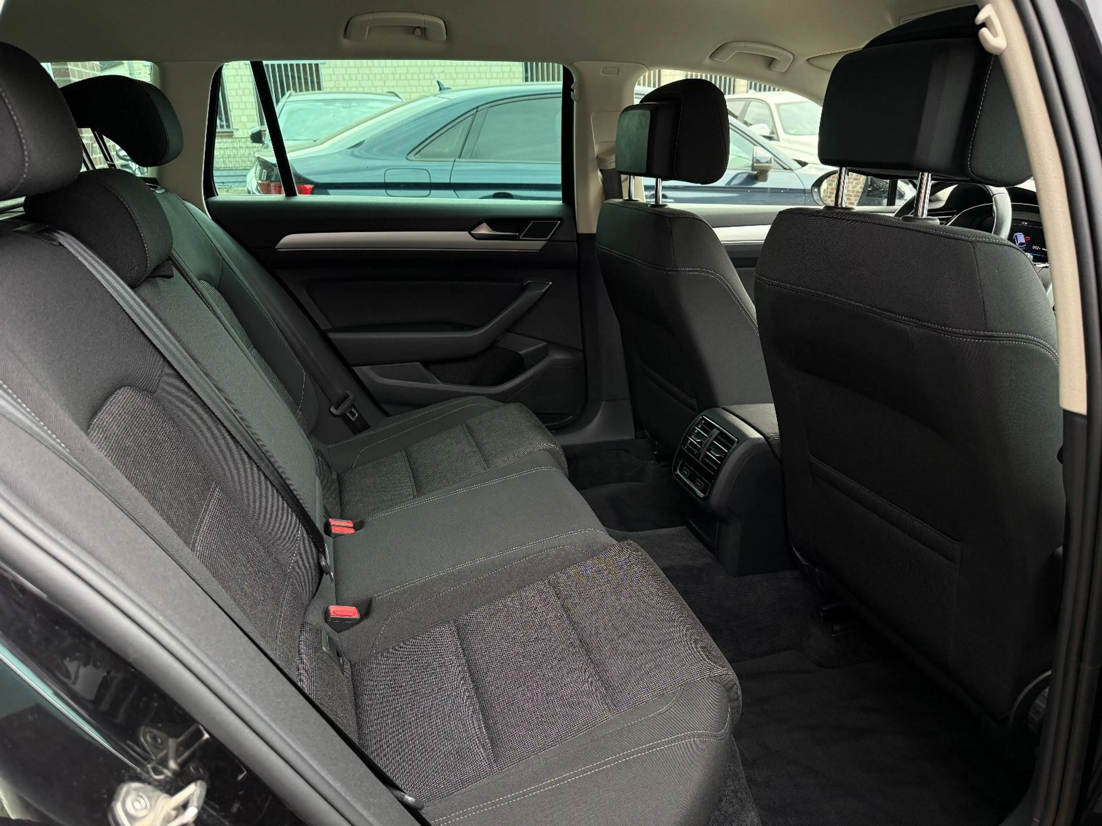 Volkswagen Passat Variant Passat Var. 1.4 TSI, Aut., LED, Navi, Digital T. — photo 13