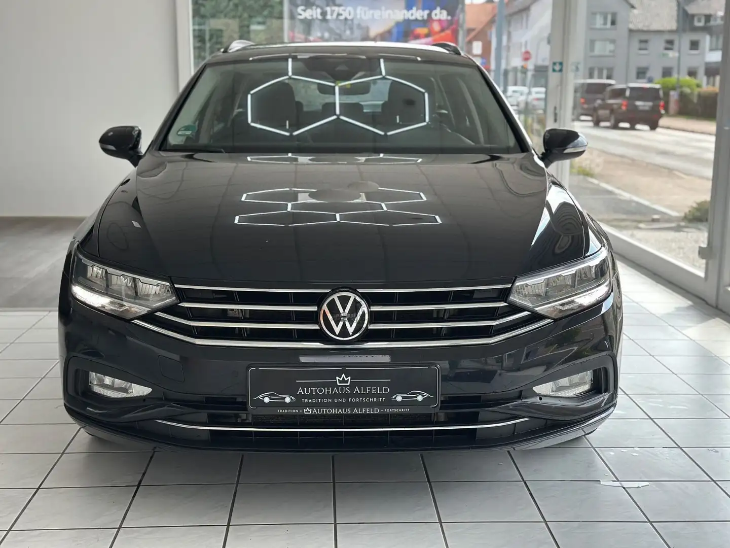 Volkswagen Passat *Business*DSG* Massage* Rückfahrkamera* Schwarz - 1