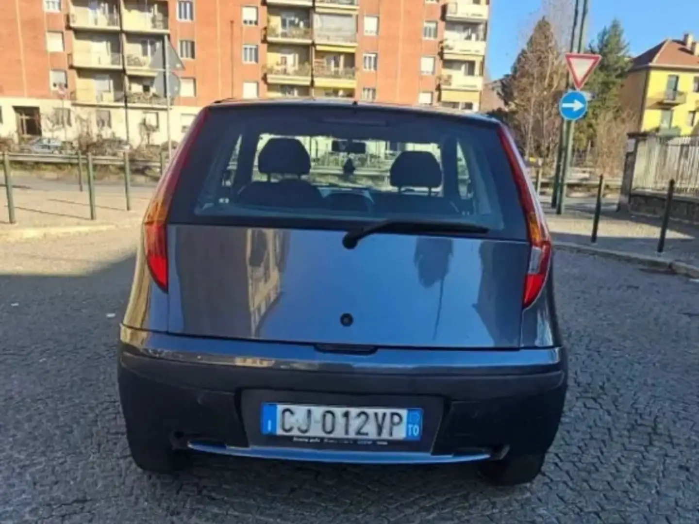 Fiat Punto 3p 1.2 16v Dynamic - 2