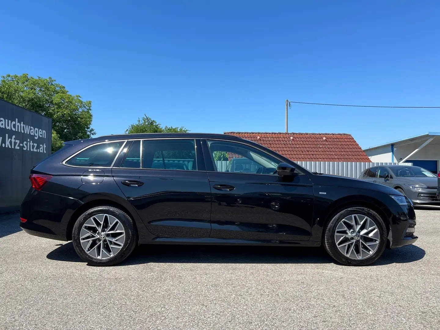 Skoda Octavia Combi 2,0 TDI 4x4  DSG| AHK*STHZ Schwarz - 2