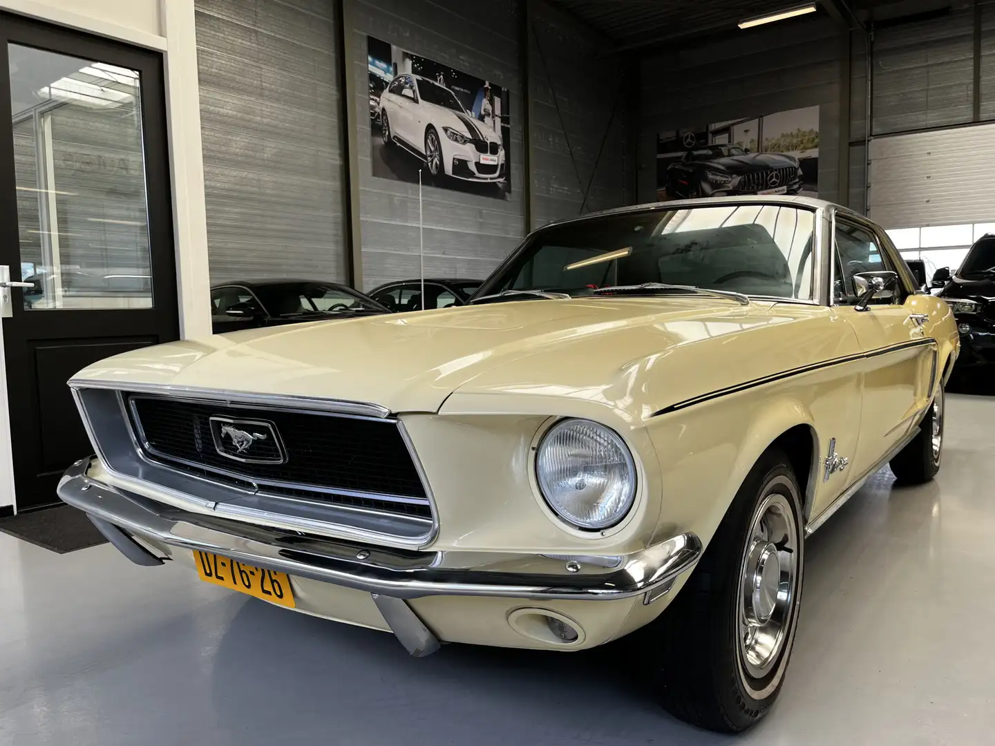Ford Mustang Schijfremmen, Stuurbekrachtiging, Automaat Gelb - 1