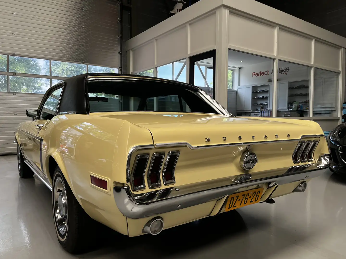 Ford Mustang Schijfremmen, Stuurbekrachtiging, Automaat Gelb - 2