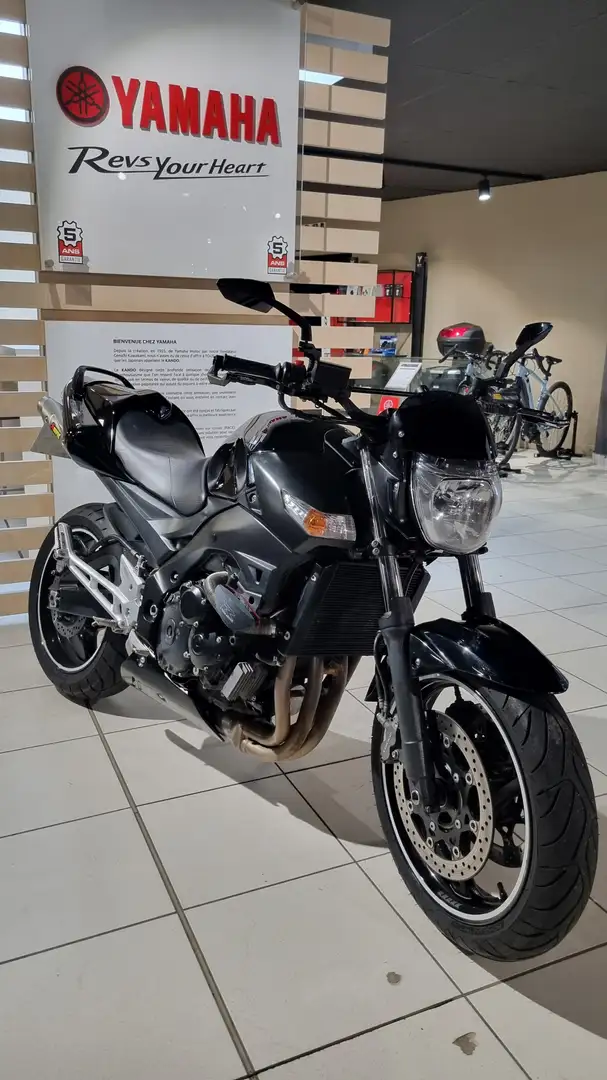 Suzuki GSR 600 Schwarz - 1