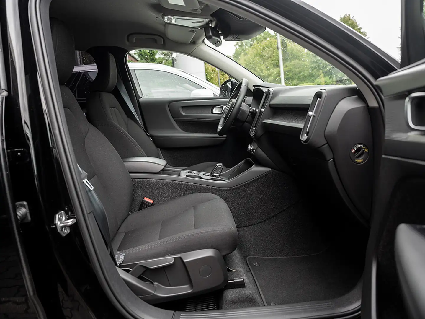 Volvo XC40 T3 Momentum SHZ KAMERA NAVI W-LAN LED Negro - 2