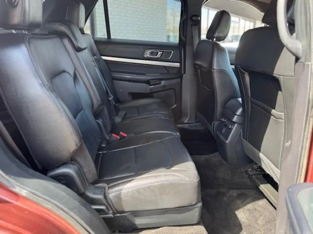 Ford Explorer снимка Ford Explorer