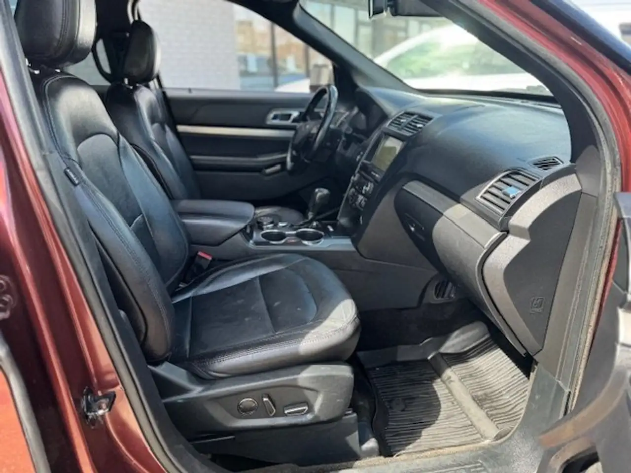 Ford Explorer снимка Ford Explorer