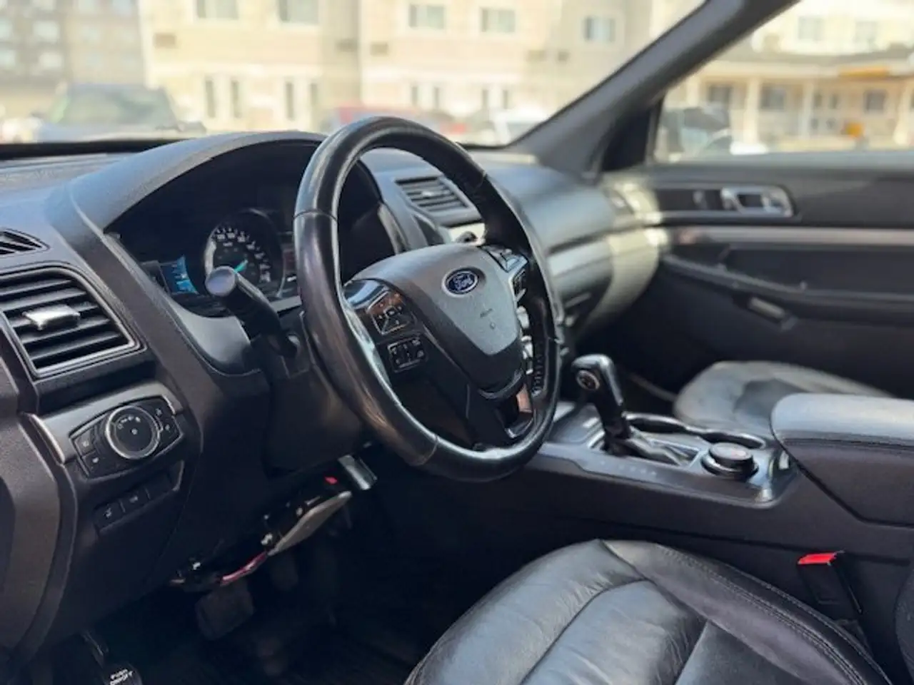 Ford Explorer снимка Ford Explorer