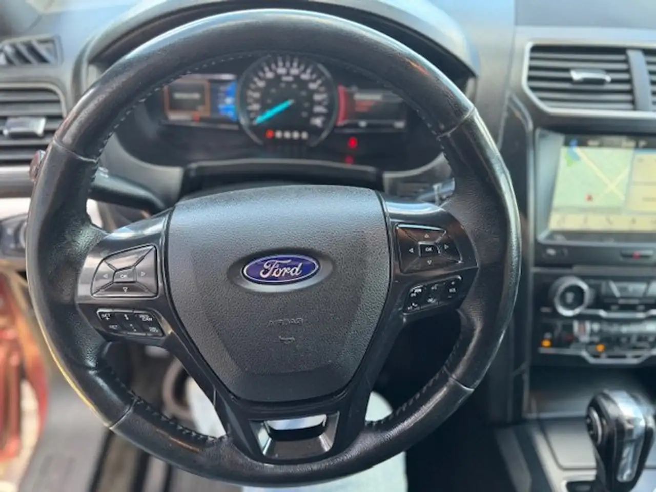 Ford Explorer снимка Ford Explorer