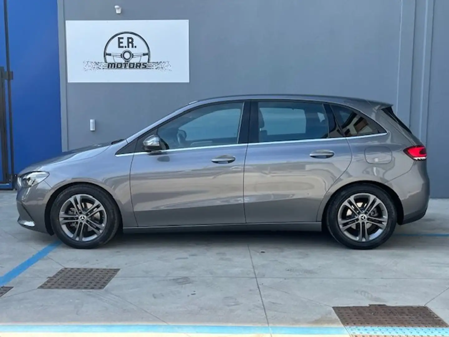 Mercedes-Benz B 180 B 180 d Sport Plus auto GANCIO TRAINO Grigio - 2