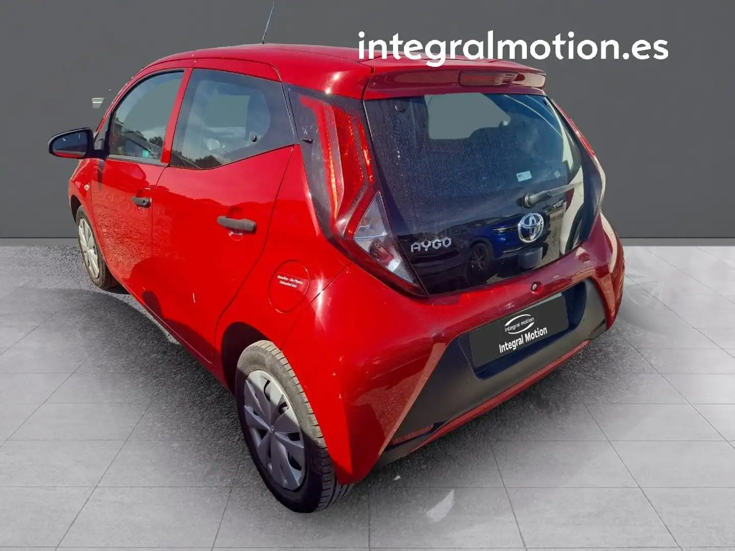 Toyota Aygo 70 x-play Rojo - 2