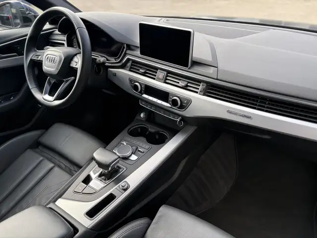 Audi A4 view 14