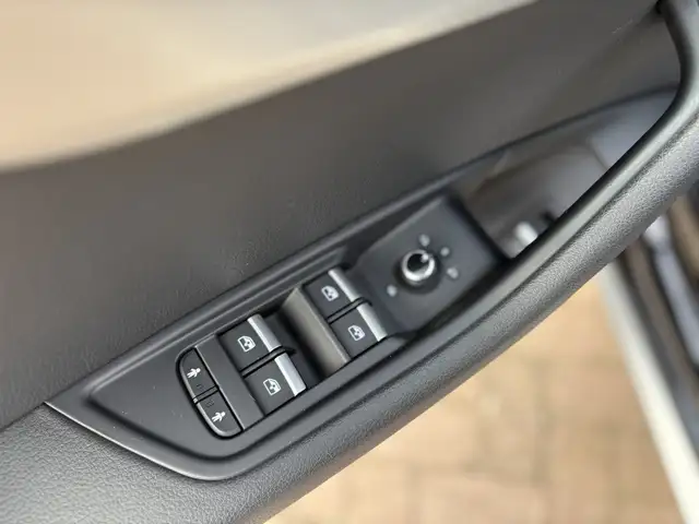 Audi A4 view 4