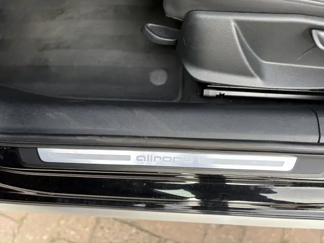 Audi A4 view 5