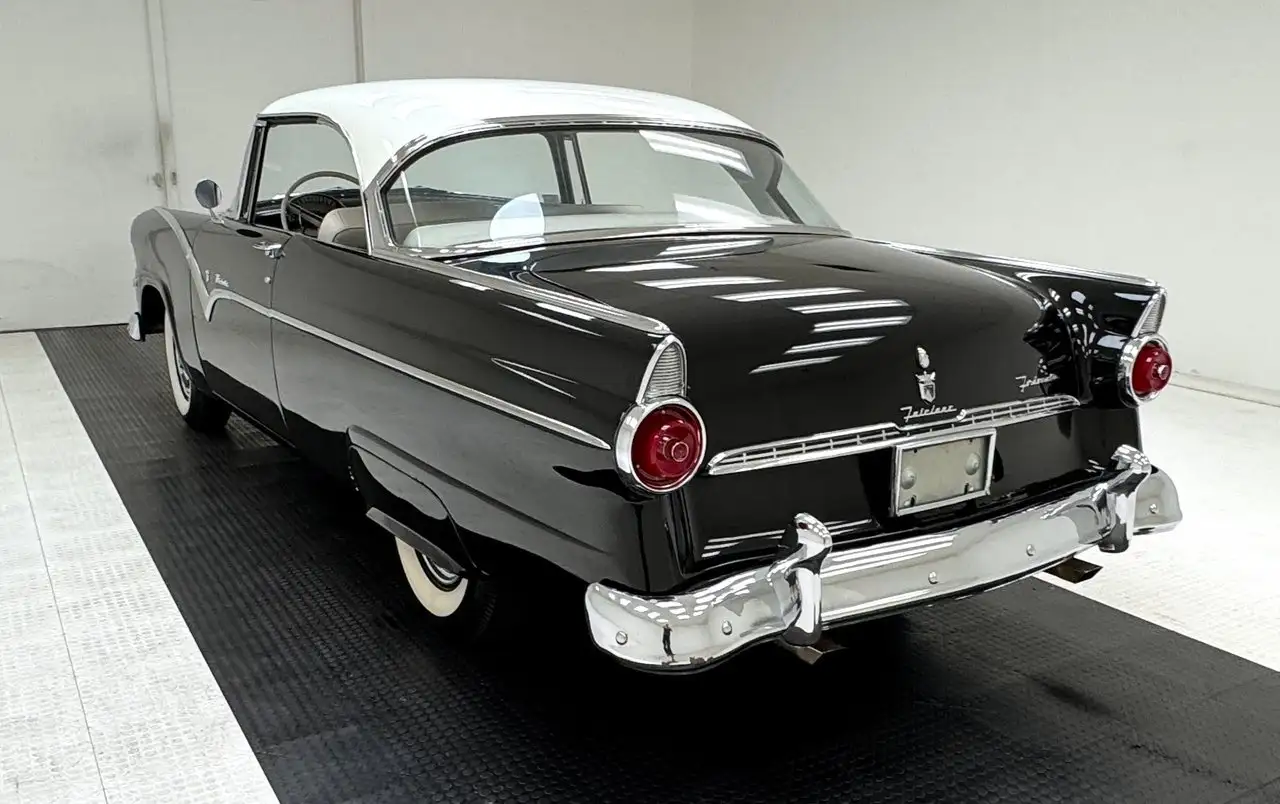 Ford Fairlane Victoria 2 Door Hardtop, foto 3