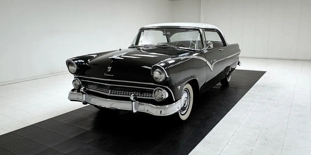 Ford Fairlane Victoria 2 Door Hardtop, foto 1