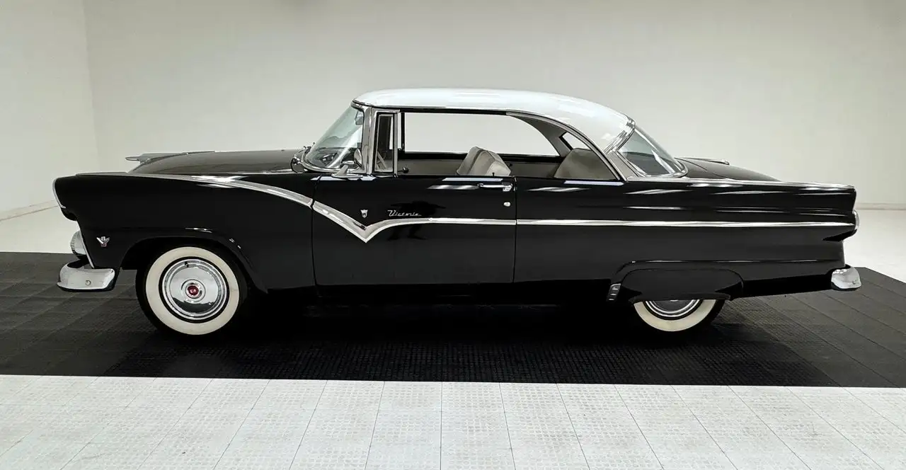 Ford Fairlane Victoria 2 Door Hardtop, foto 2