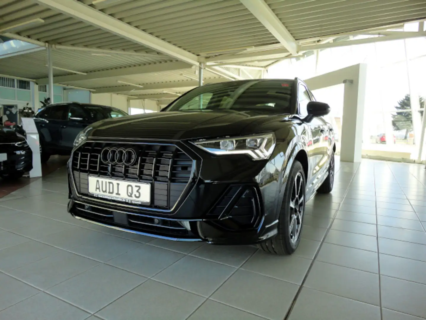 Audi Q3 S line TFSI s-tronic Optikpaket schwarz Чорний - 1