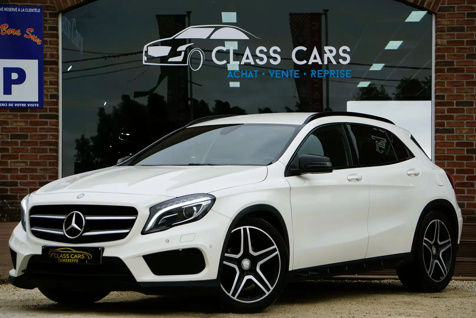 Mercedes-Benz GLA 180 d AMG LINE NAVI PDC FULL LED GARANTIE 12 MOIS EU6B Wit - 1