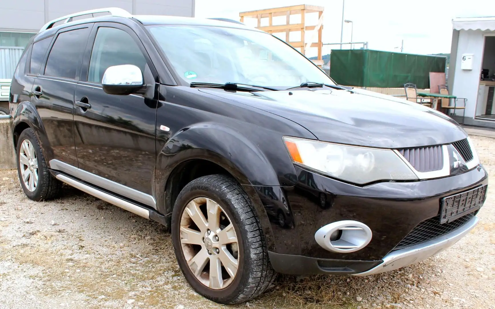 Mitsubishi Outlander 2.0,DI-D/7-Sitzer/LEDER/NAVI/4x4/TÜV Schwarz - 1