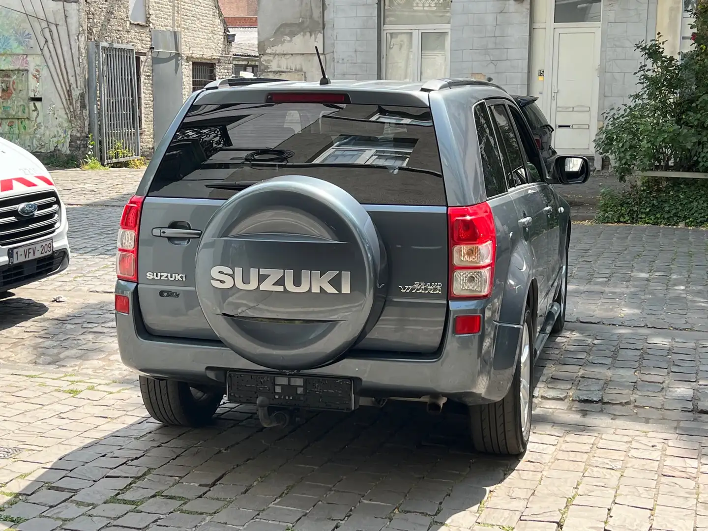 Suzuki Grand Vitara 2.0i JLX-E Gris - 2