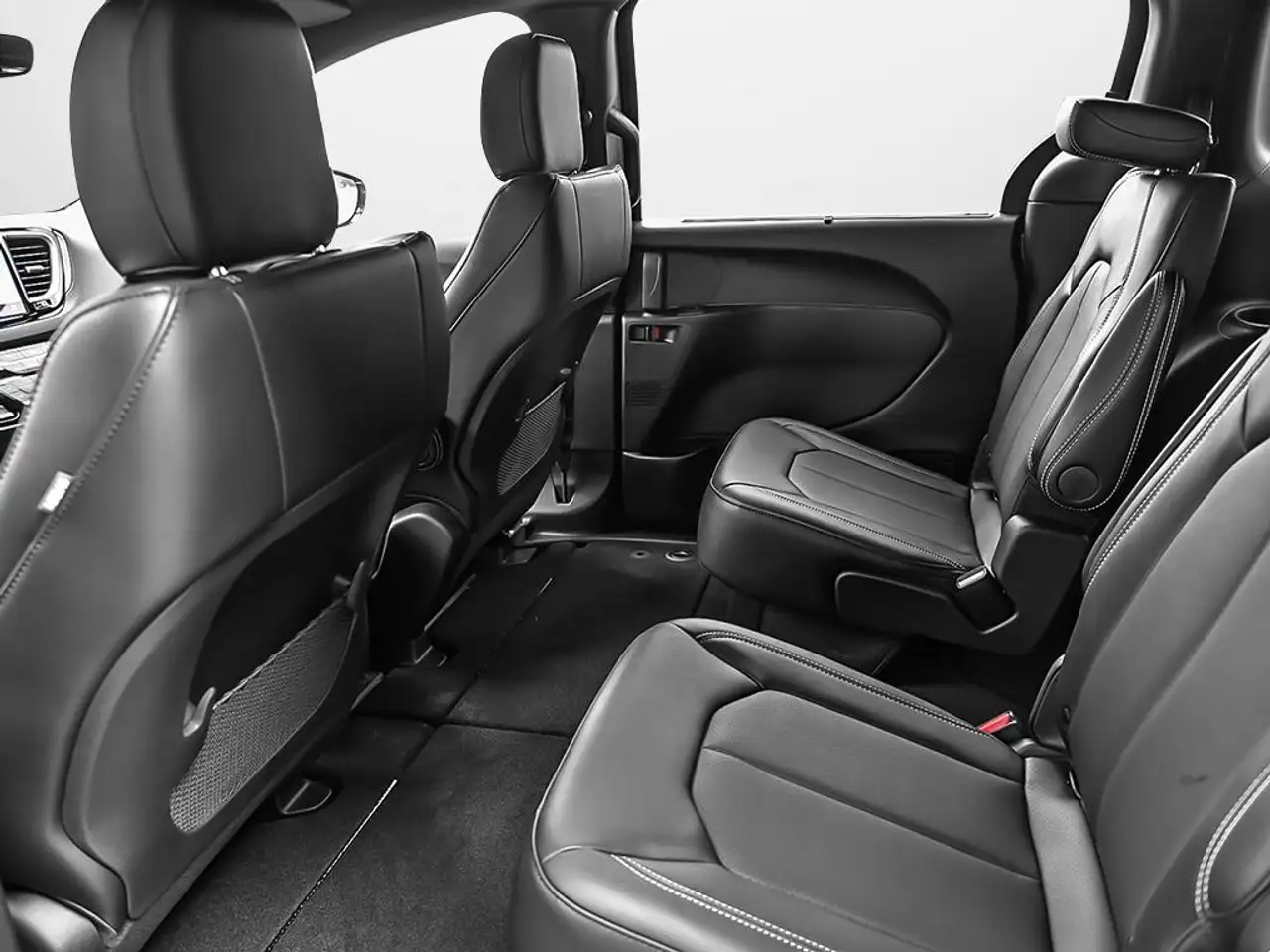 Chrysler Grand Caravan снимка Chrysler Grand Caravan