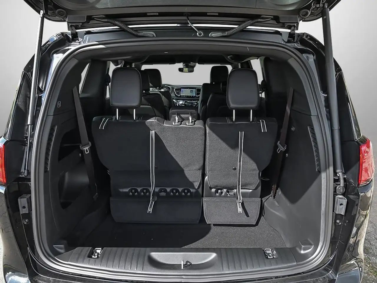 Chrysler Grand Caravan снимка Chrysler Grand Caravan